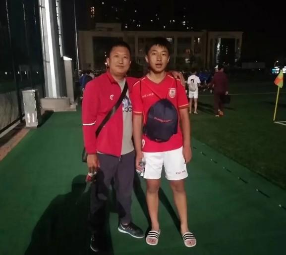 配资114 泰州队巴特“苏超”夺冠后缅怀父亲：我还在这条路上努力着